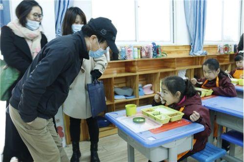珠海市教育局來鄭州市實驗小學(xué)觀摩午餐供餐工作